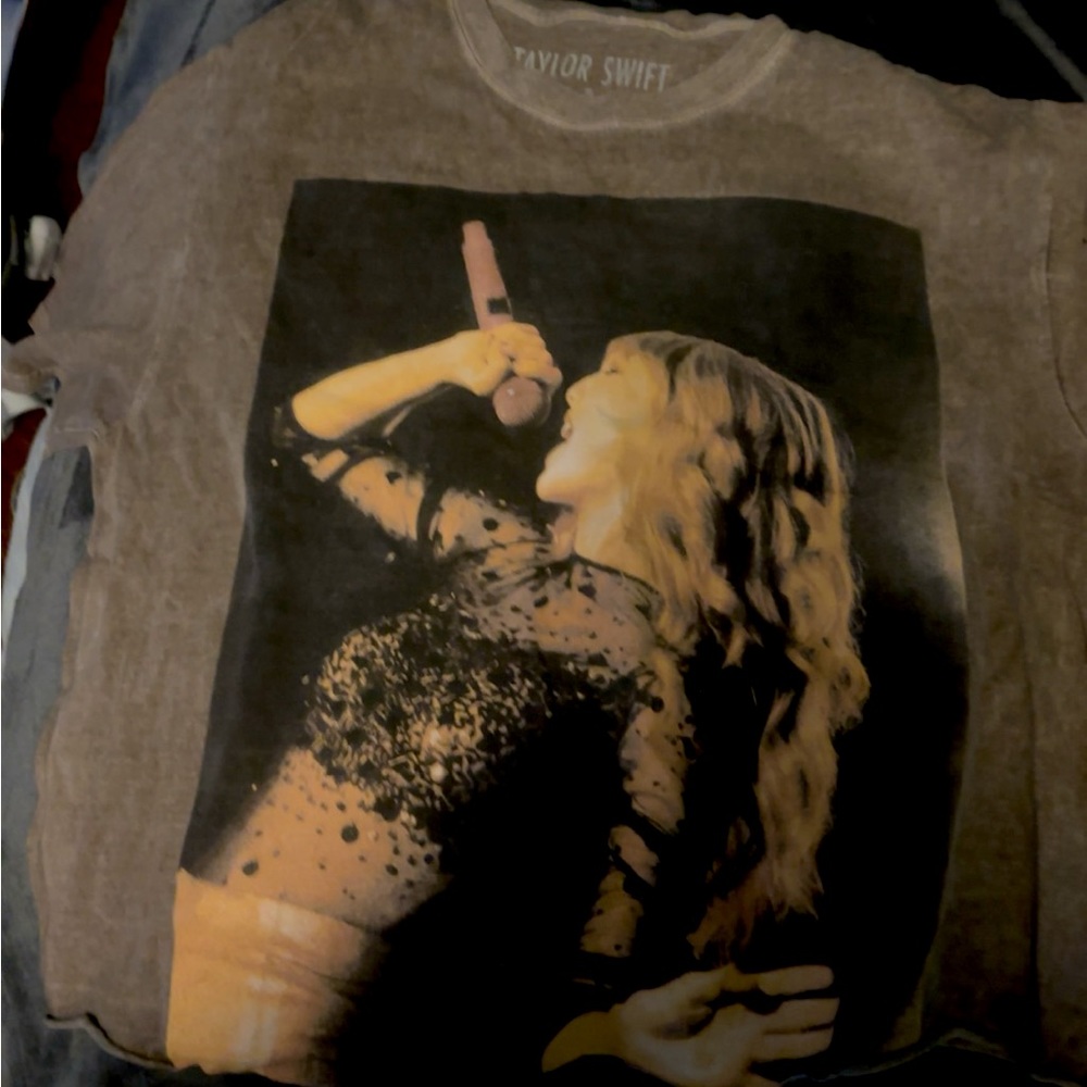 Red Taylor’s Version Urban Outfitters Cropped Tee!
